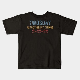 2-22-22 Expect Great Things Twosday, Funny Math 2nd Grade Students Rainbow Kids T-Shirt